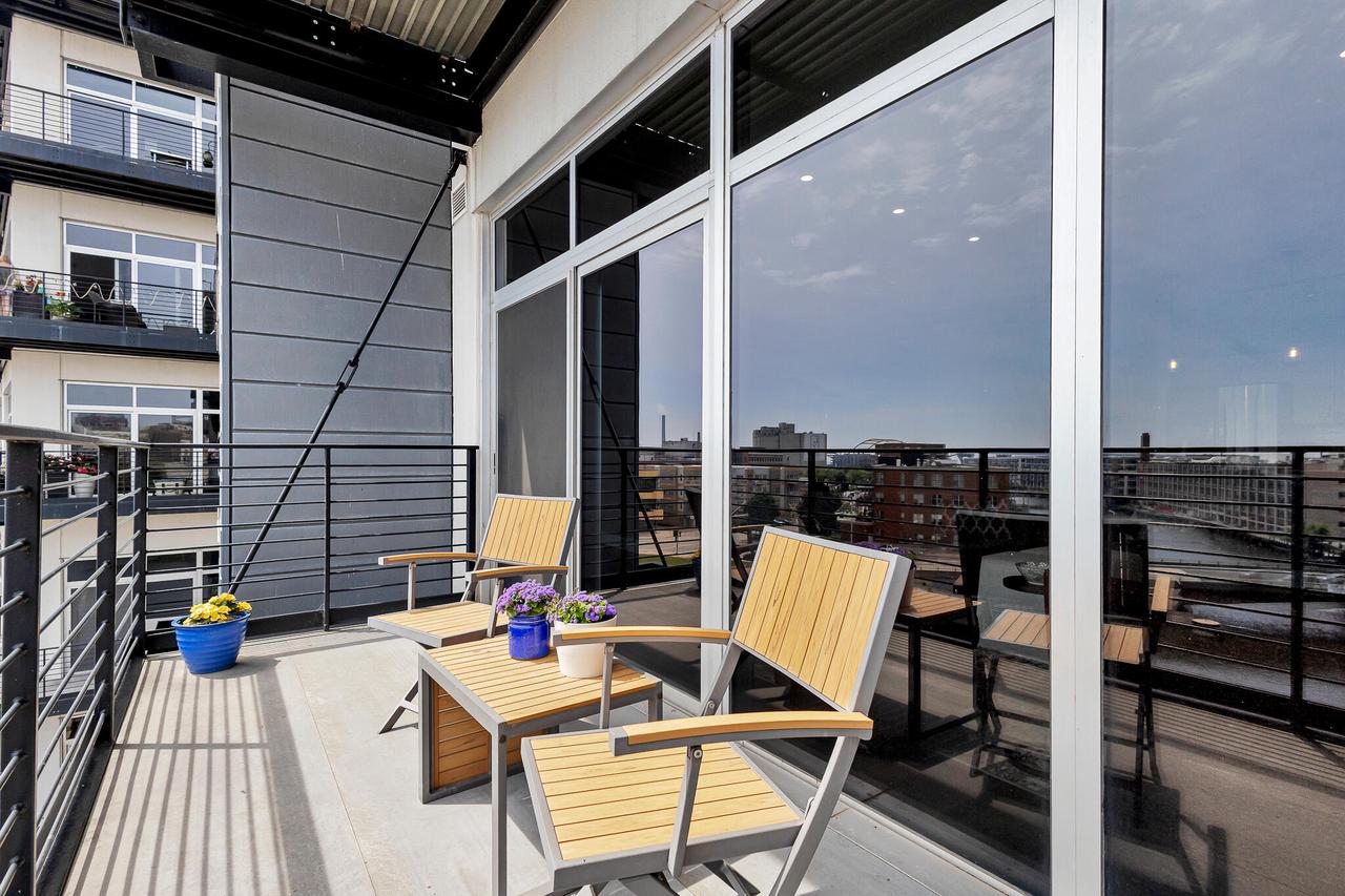 106 W Seeboth STREET 612