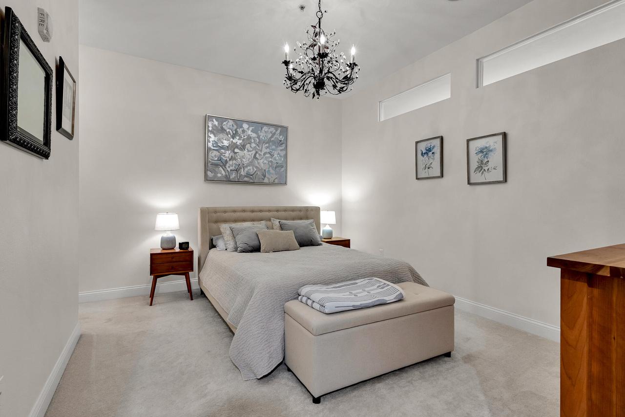 106 W Seeboth STREET 612