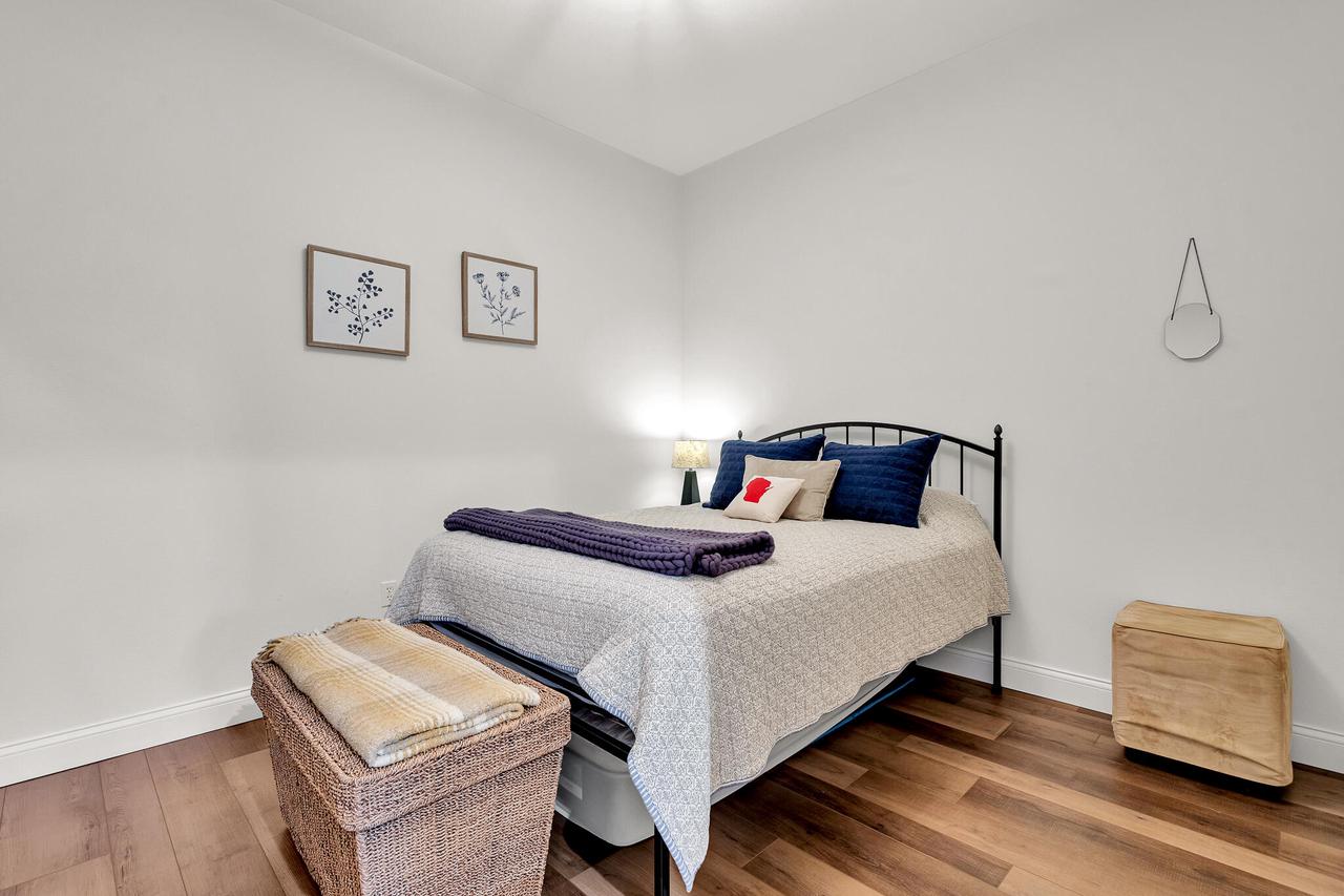 106 W Seeboth STREET 612