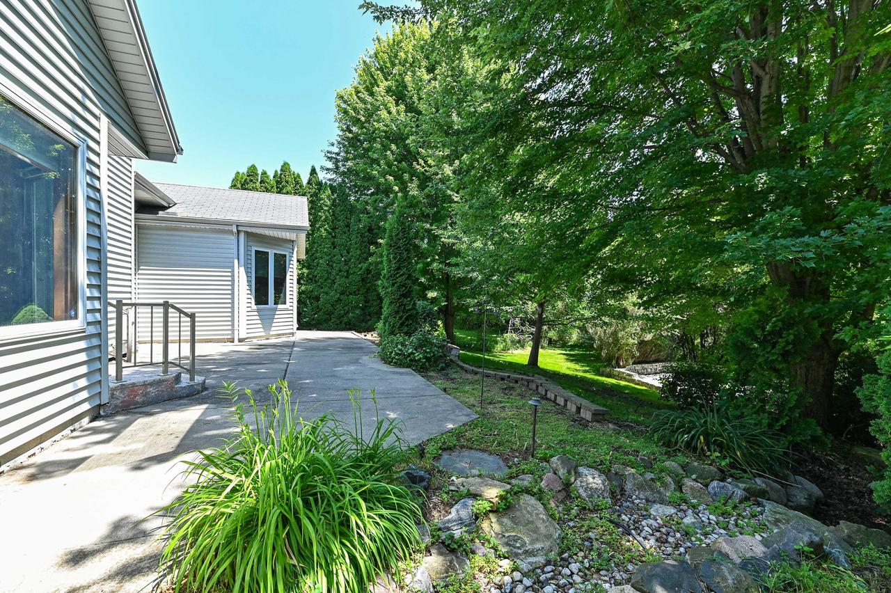 422 Eastern TRAIL
