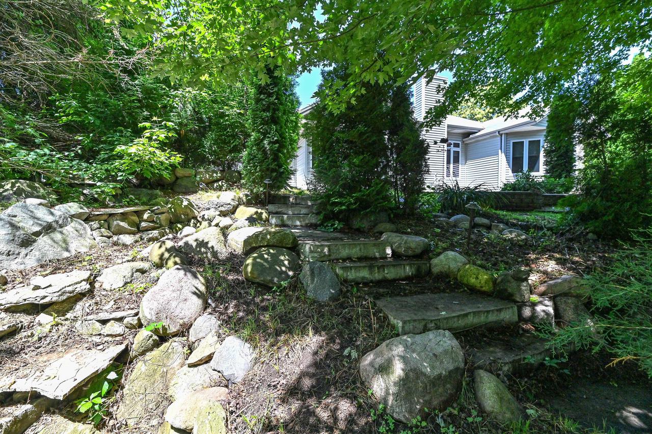 422 Eastern TRAIL