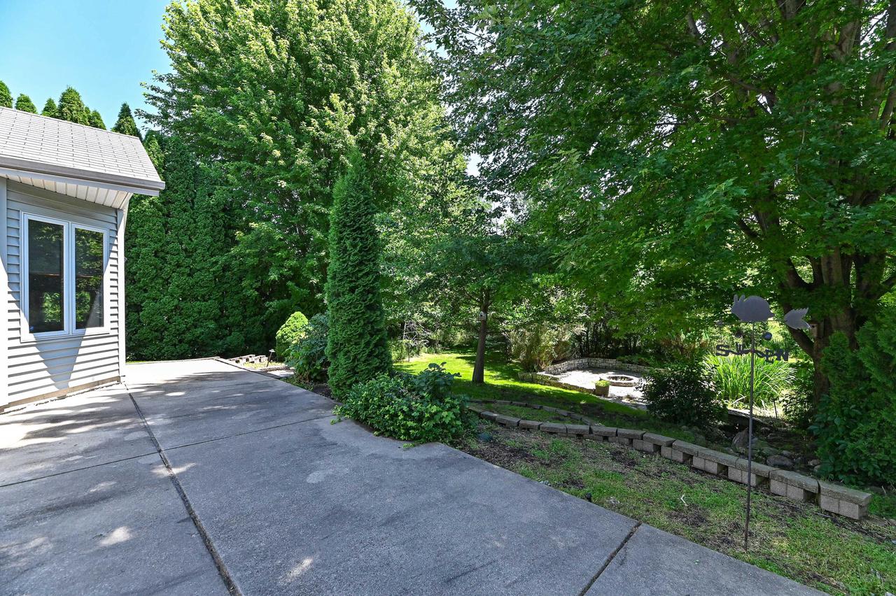 422 Eastern TRAIL