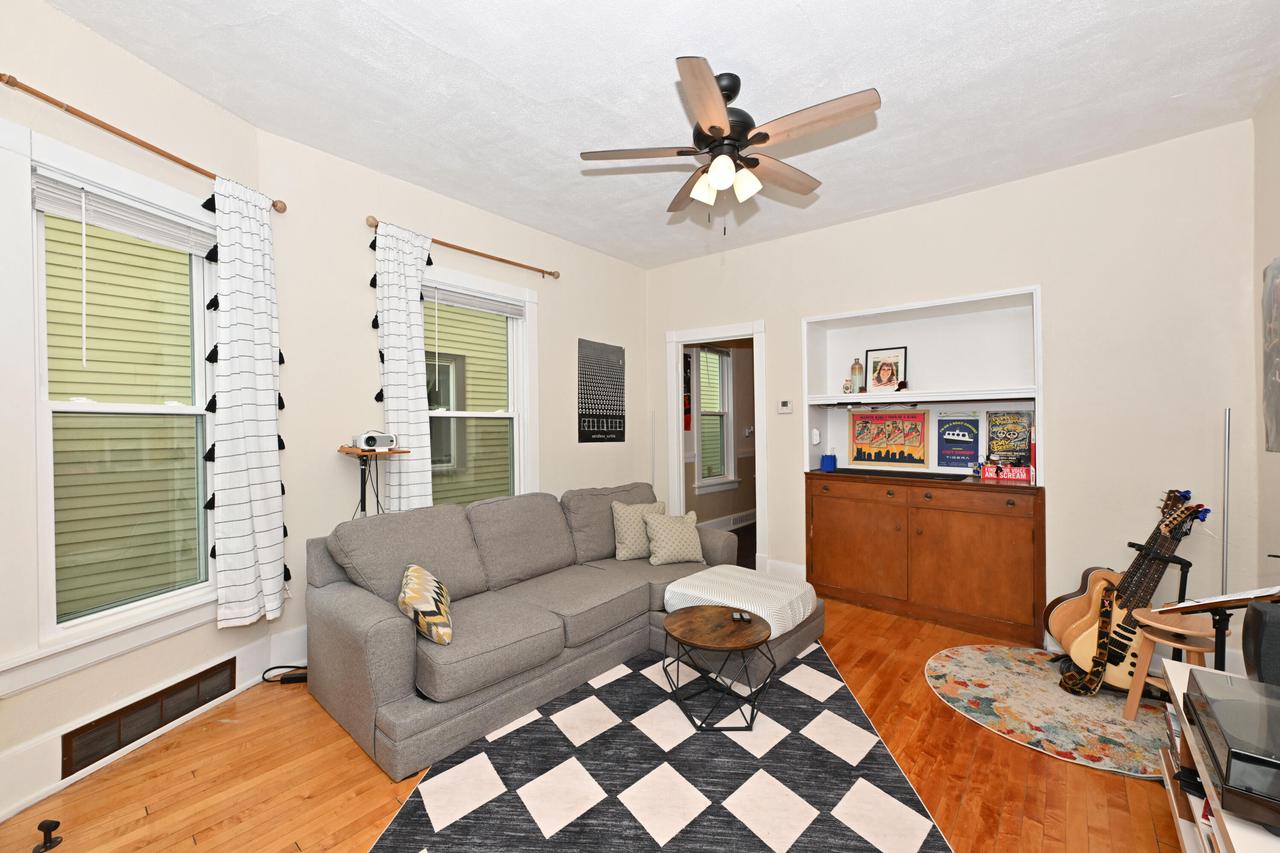 2547 S Howell AVENUE 2549