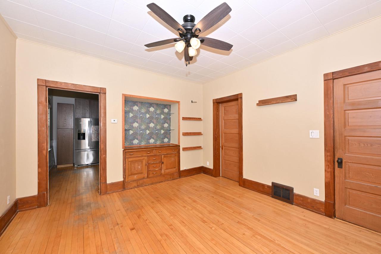 2547 S Howell AVENUE 2549