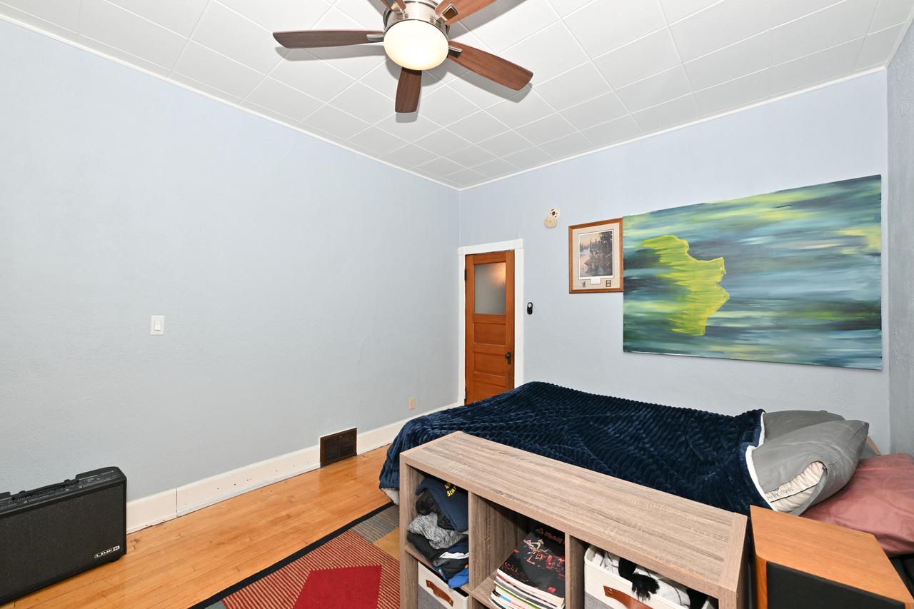 2547 S Howell AVENUE 2549
