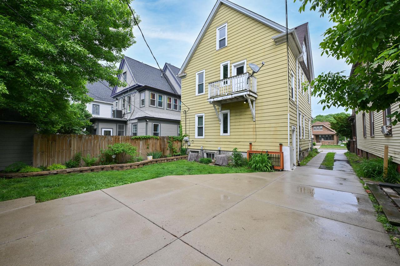 2547 S Howell AVENUE 2549