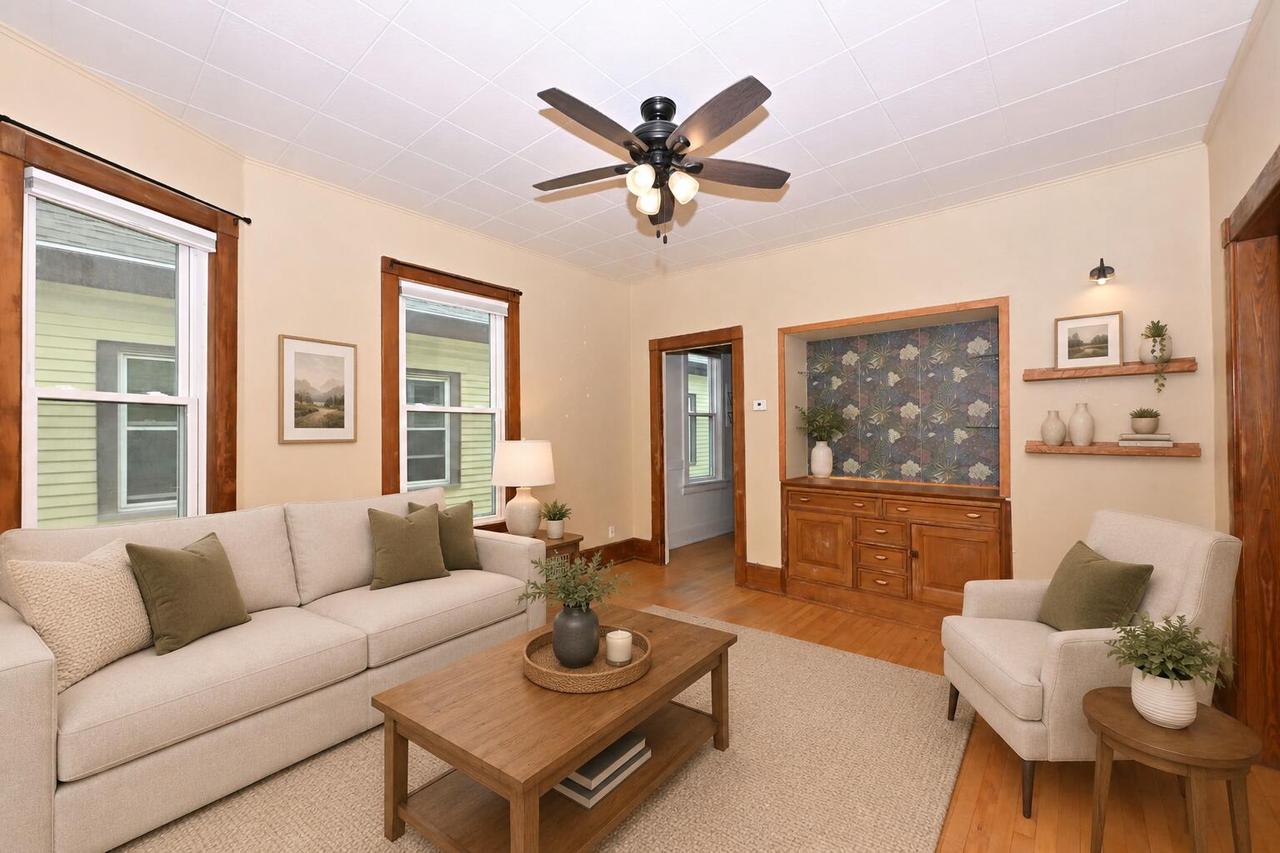 2547 S Howell AVENUE 2549