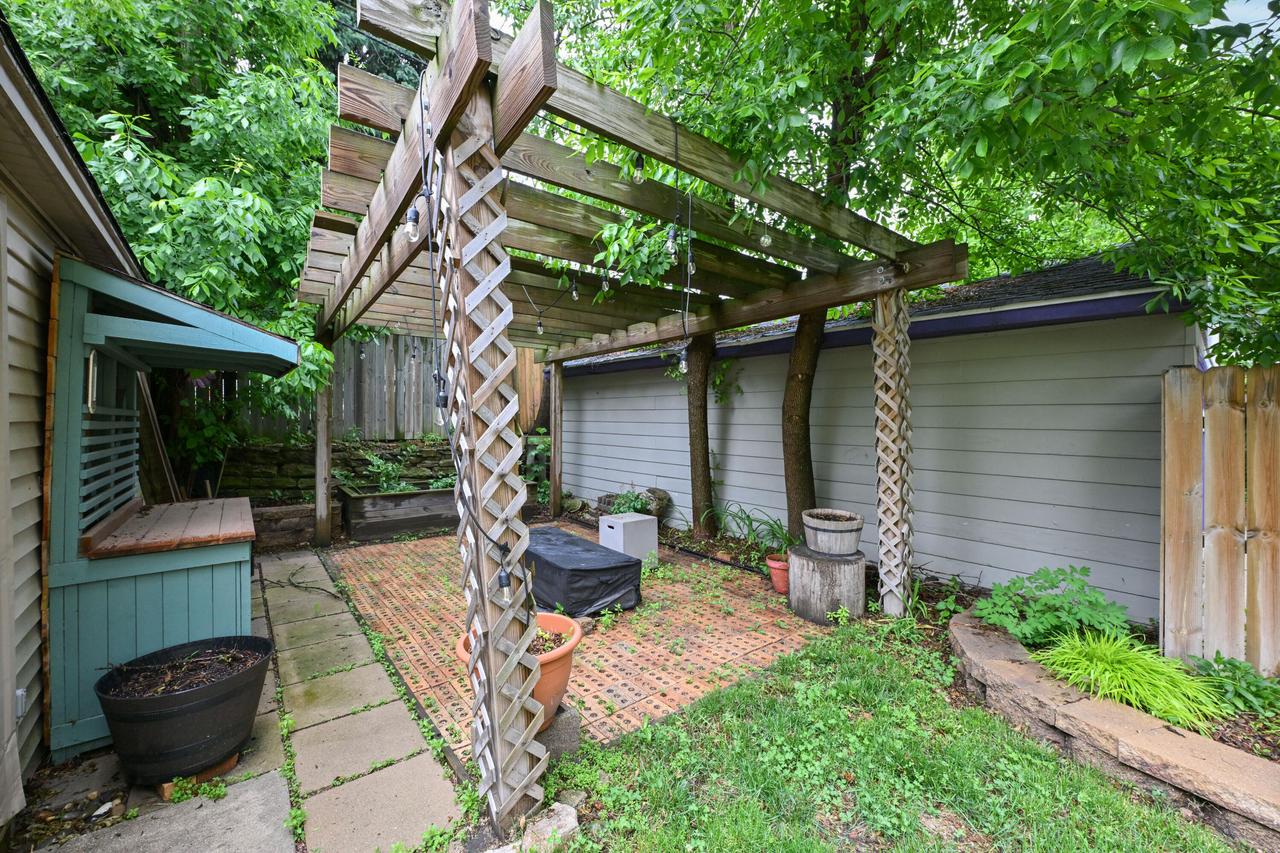 2547 S Howell AVENUE 2549