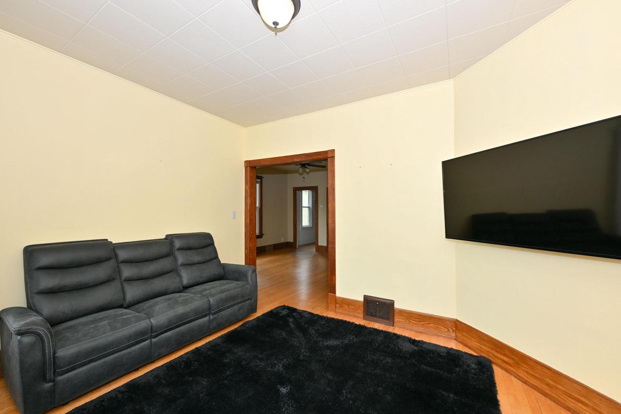2547 S Howell AVENUE 2549