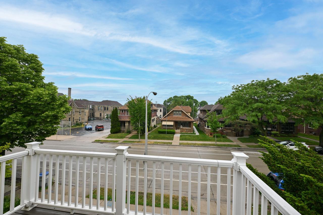 2547 S Howell AVENUE 2549