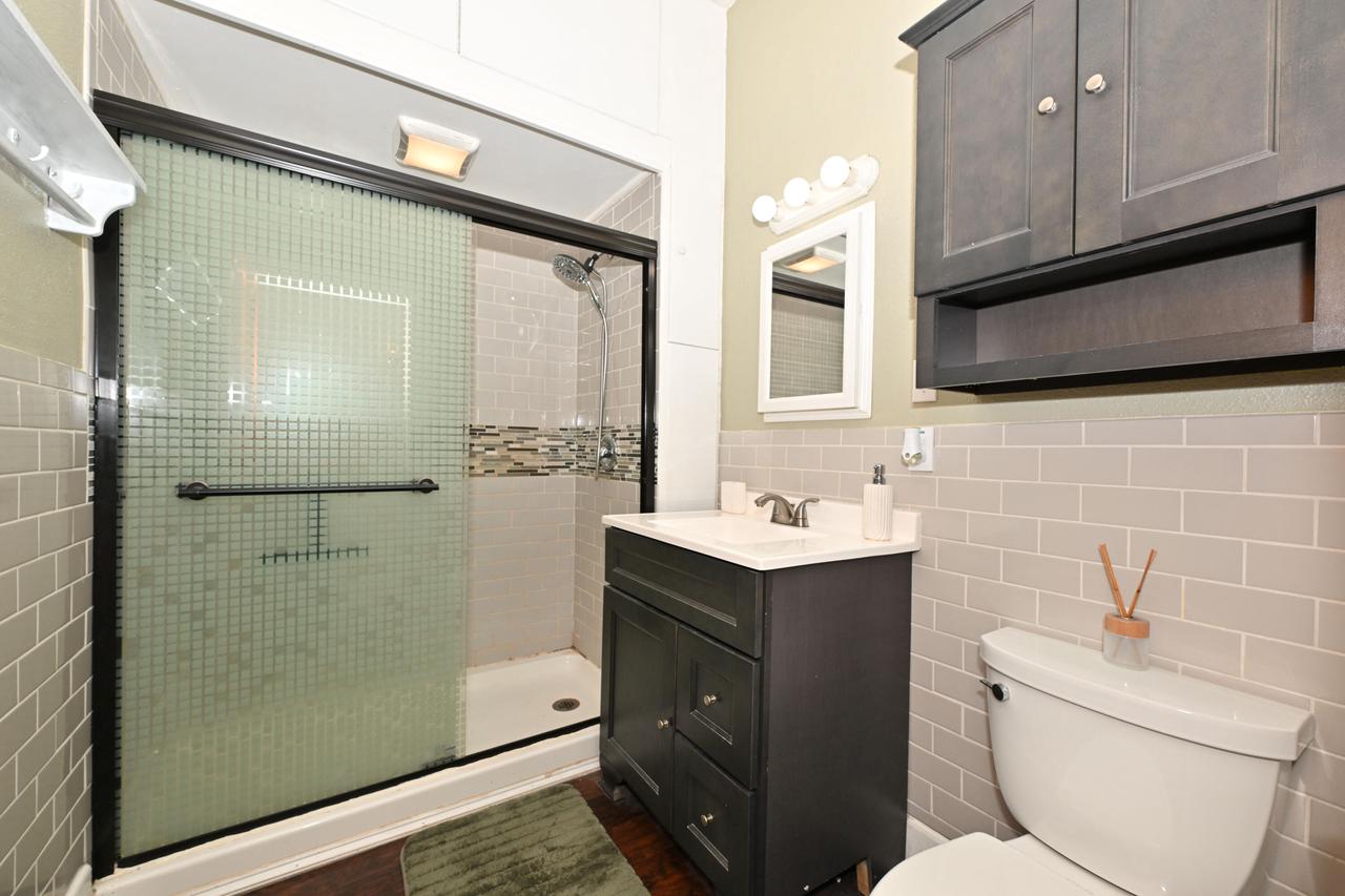 2547 S Howell AVENUE 2549