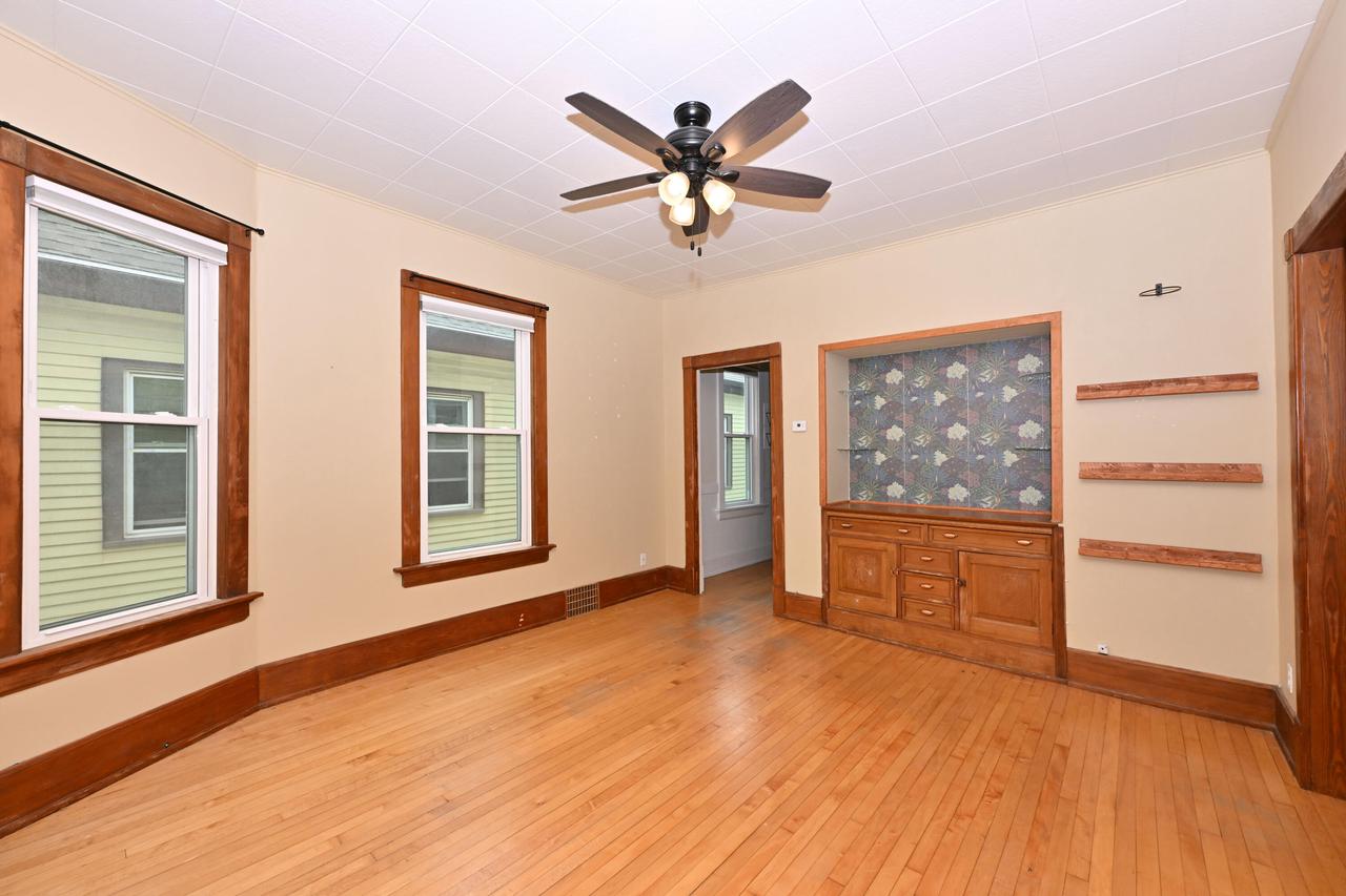 2547 S Howell AVENUE 2549
