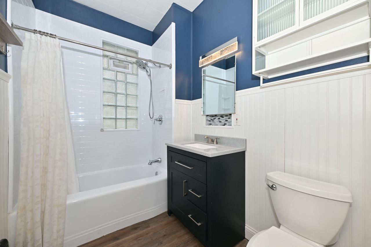2547 S Howell AVENUE 2549