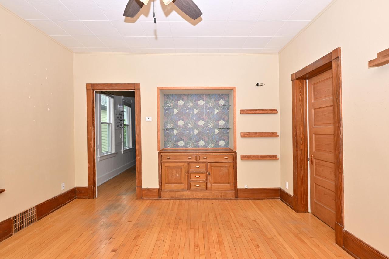 2547 S Howell AVENUE 2549