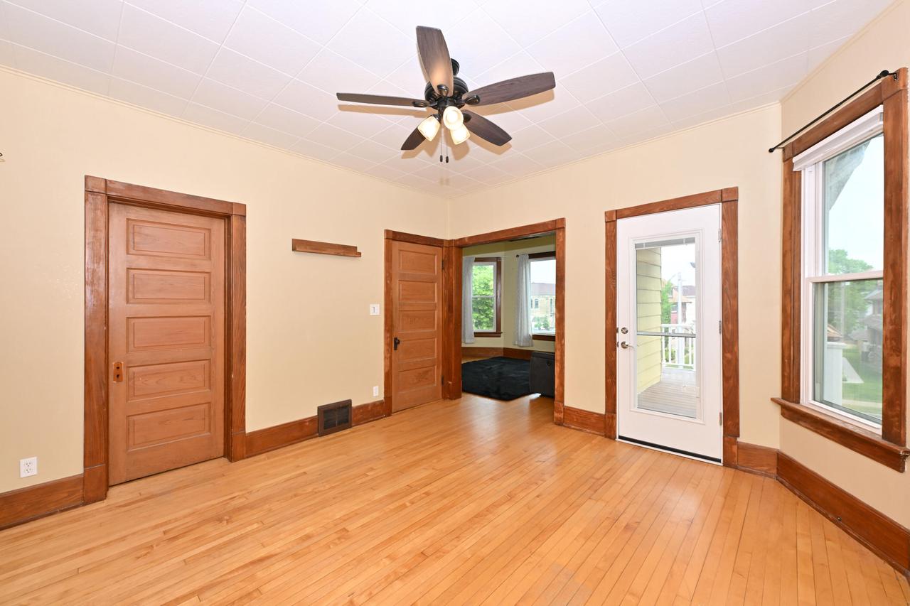 2547 S Howell AVENUE 2549