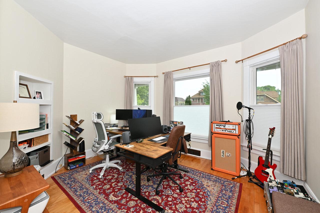 2547 S Howell AVENUE 2549