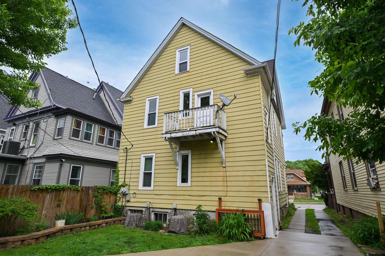 2547 S Howell AVENUE 2549