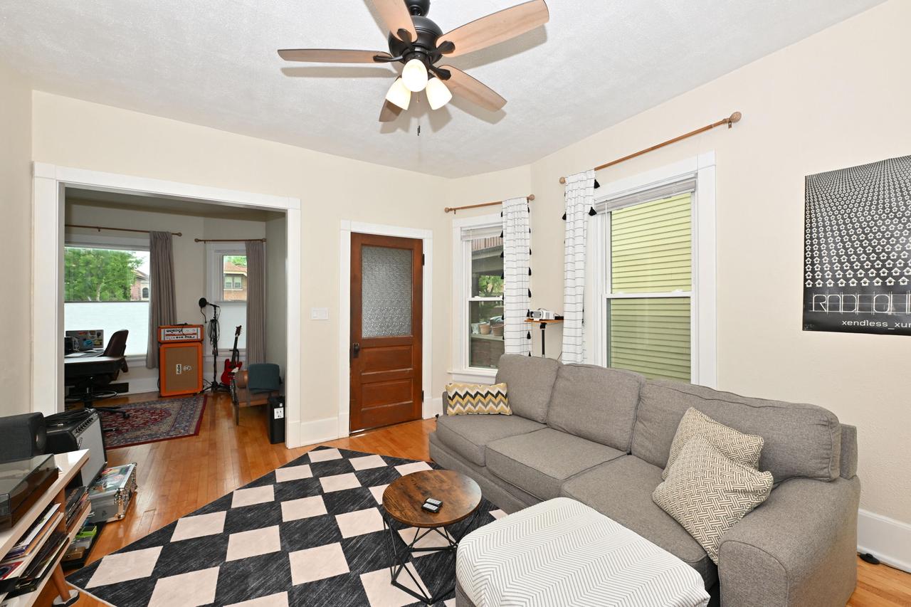 2547 S Howell AVENUE 2549