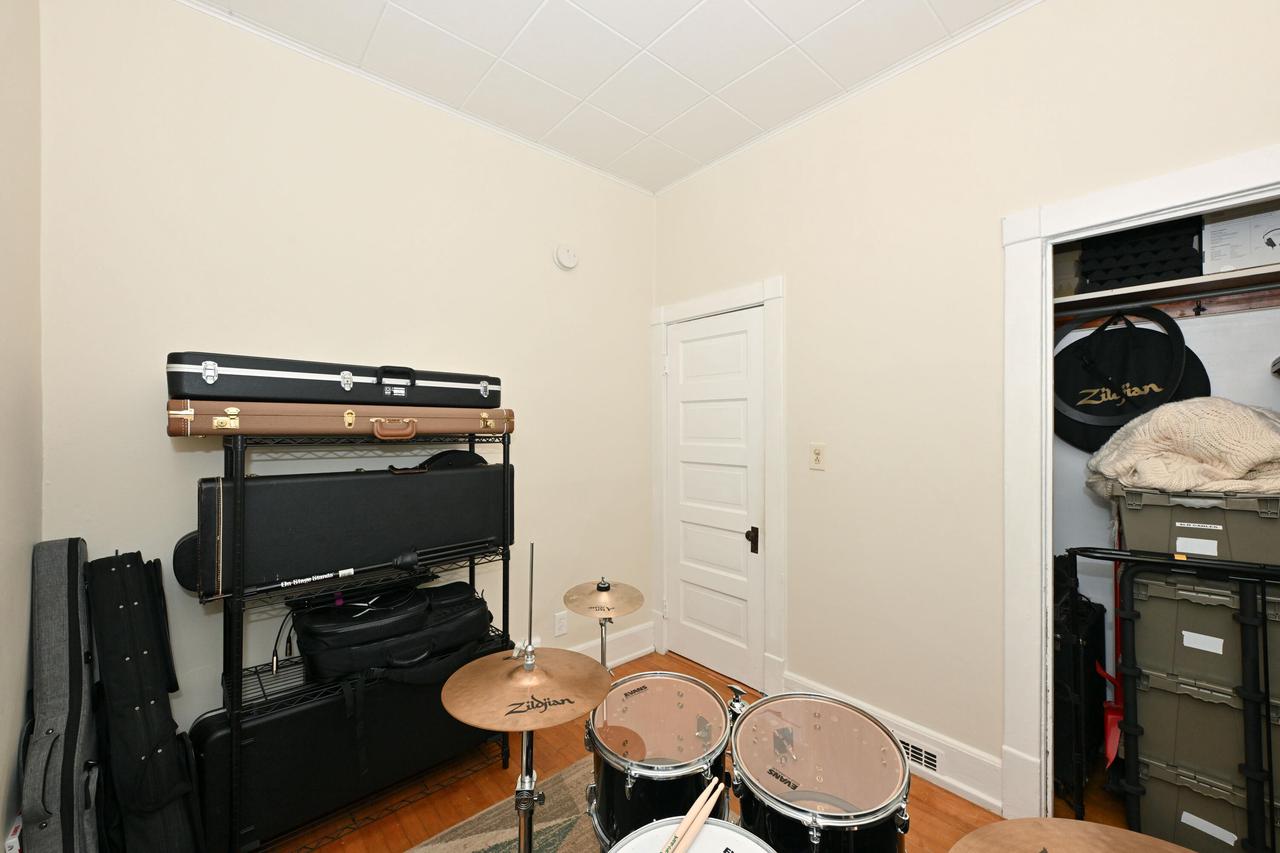 2547 S Howell AVENUE 2549