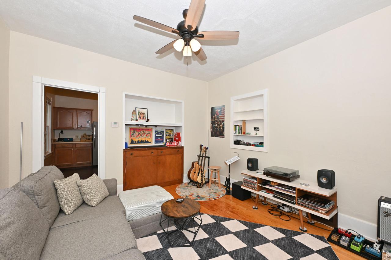 2547 S Howell AVENUE 2549