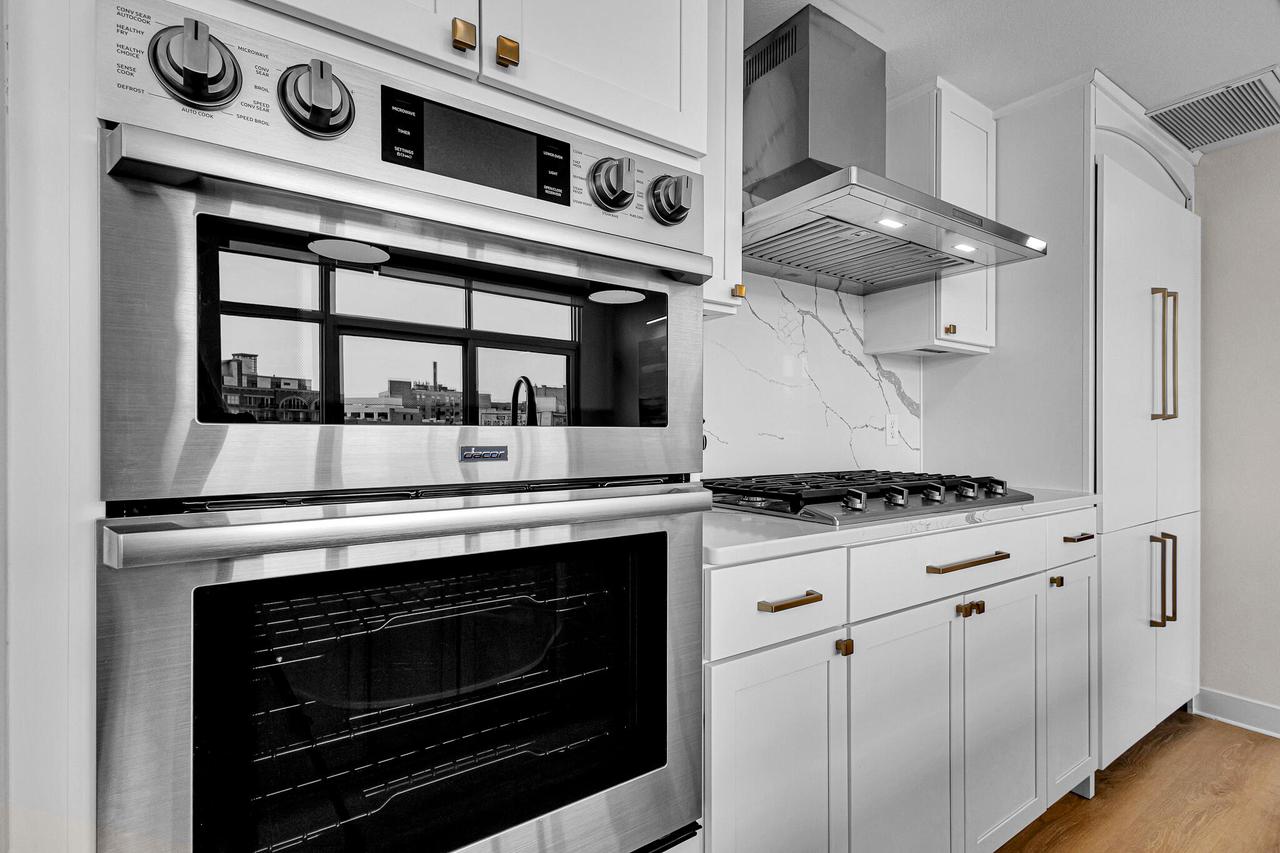 106 W Seeboth STREET 512
