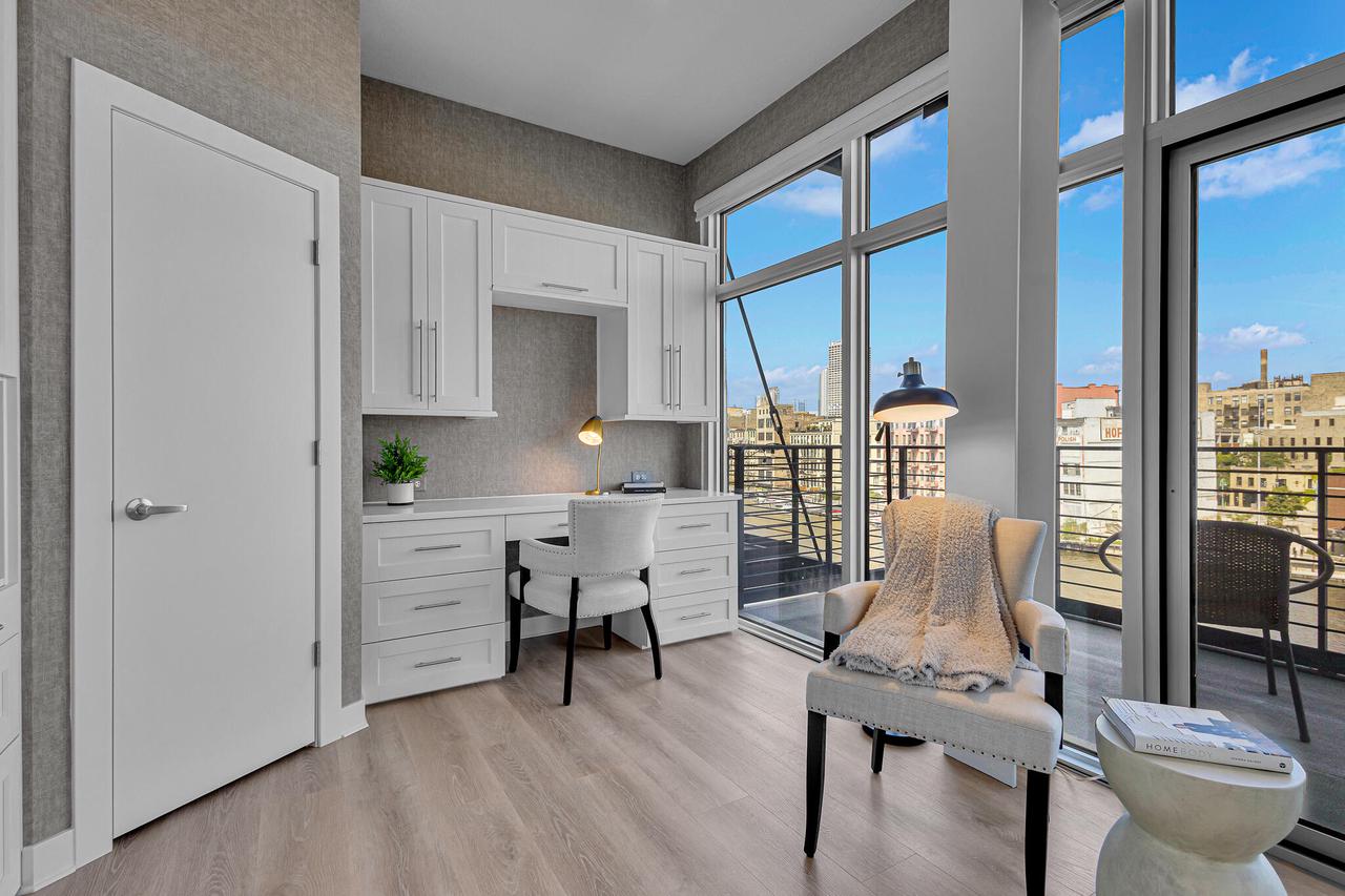 106 W Seeboth STREET 512
