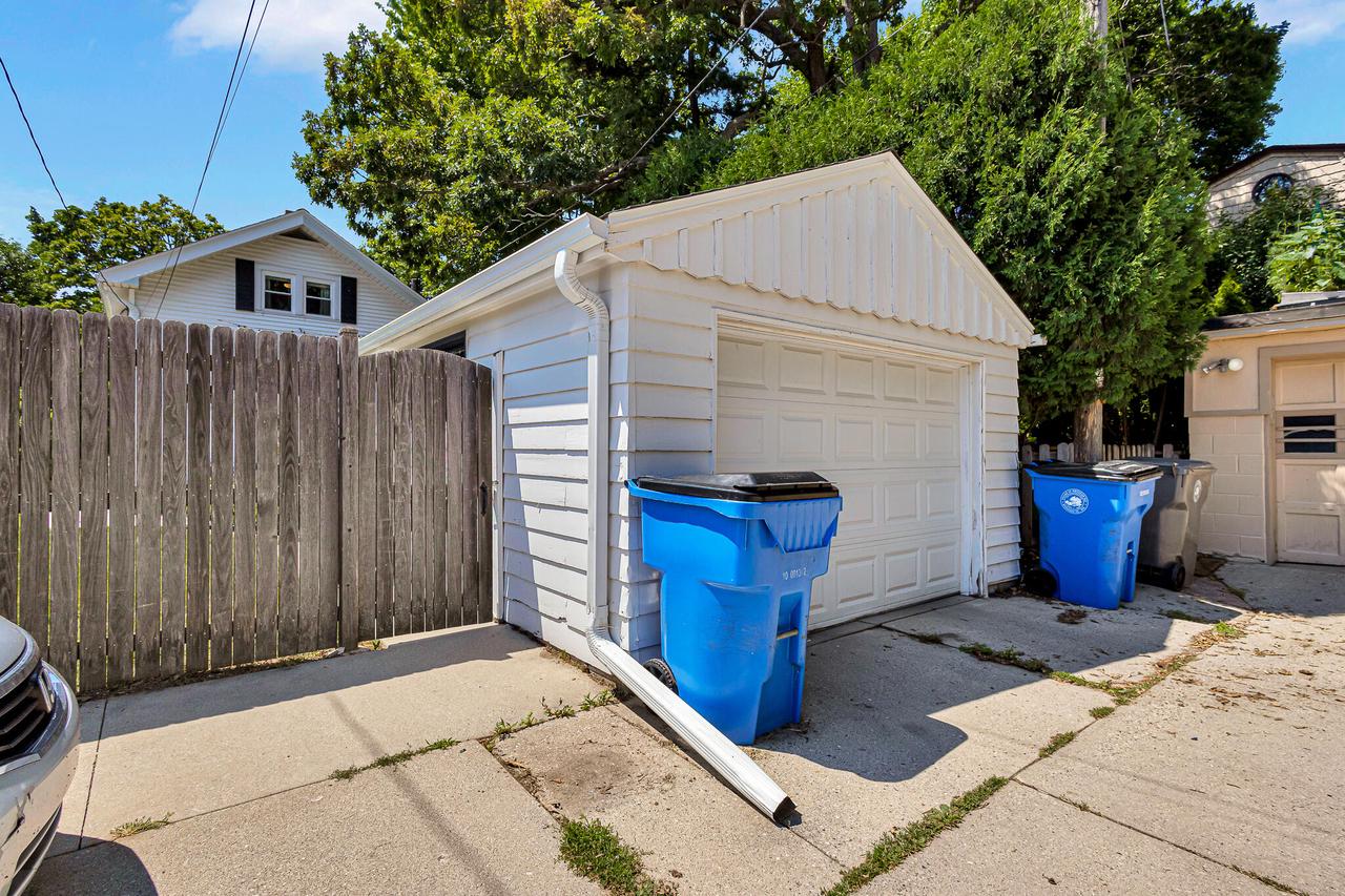 4632 N Bartlett AVENUE