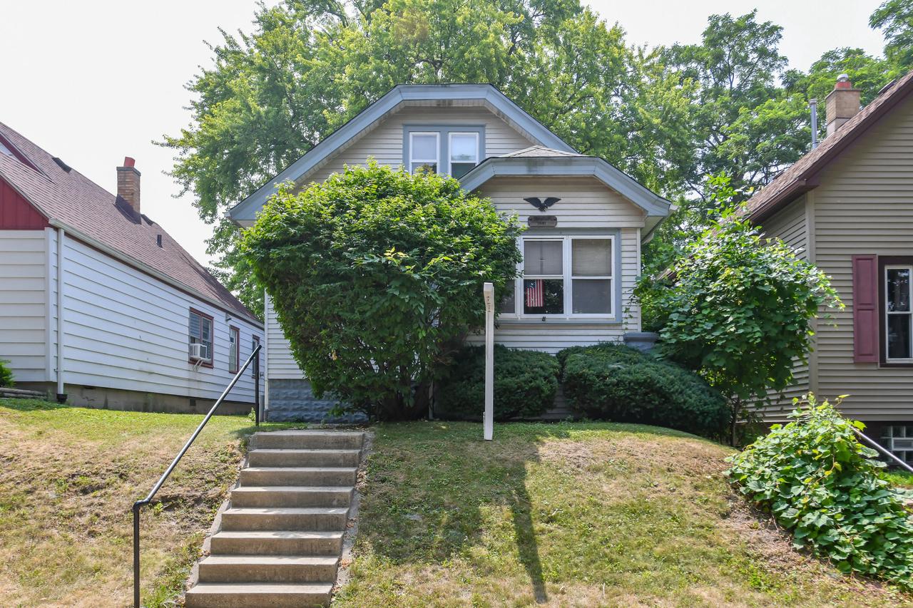 1901 E Hillcrest AVENUE
