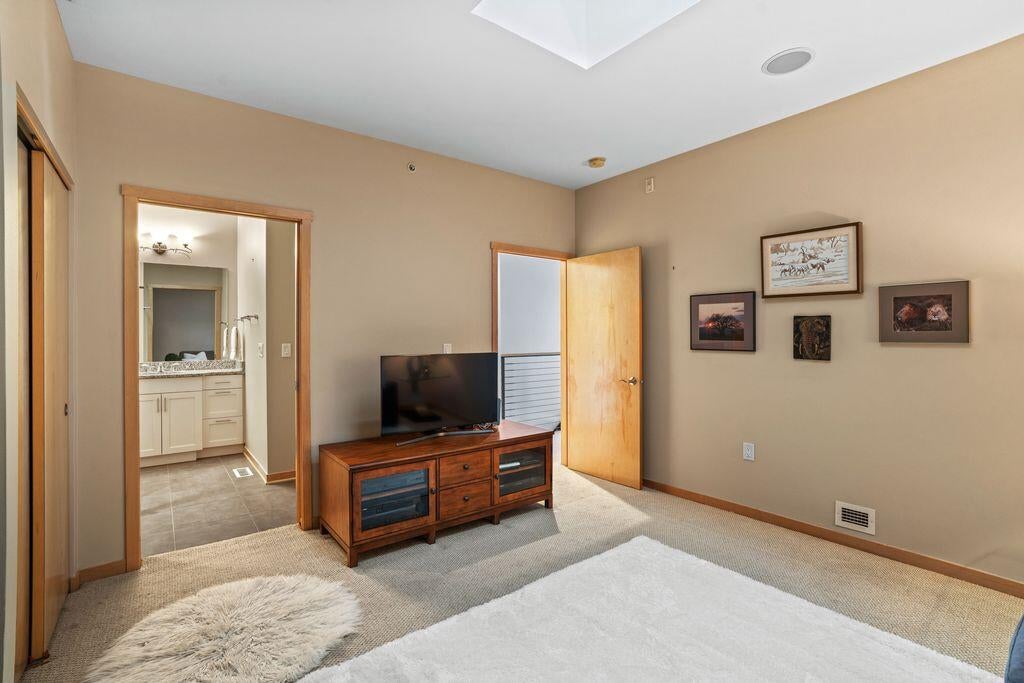 311 E Erie STREET 425