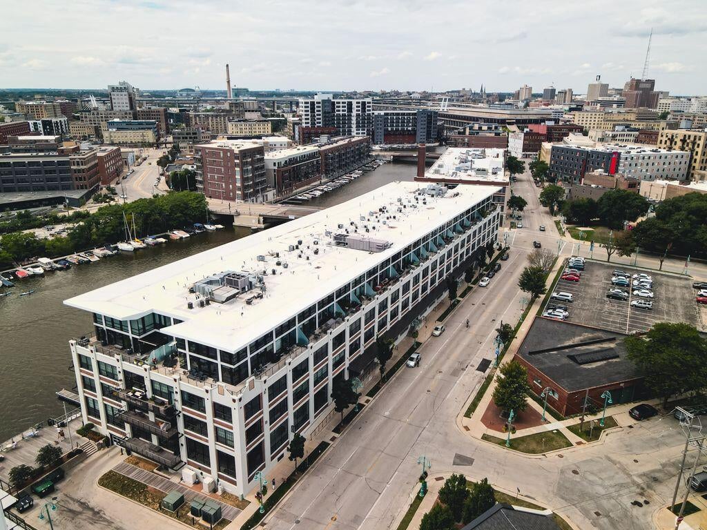 311 E Erie STREET 425