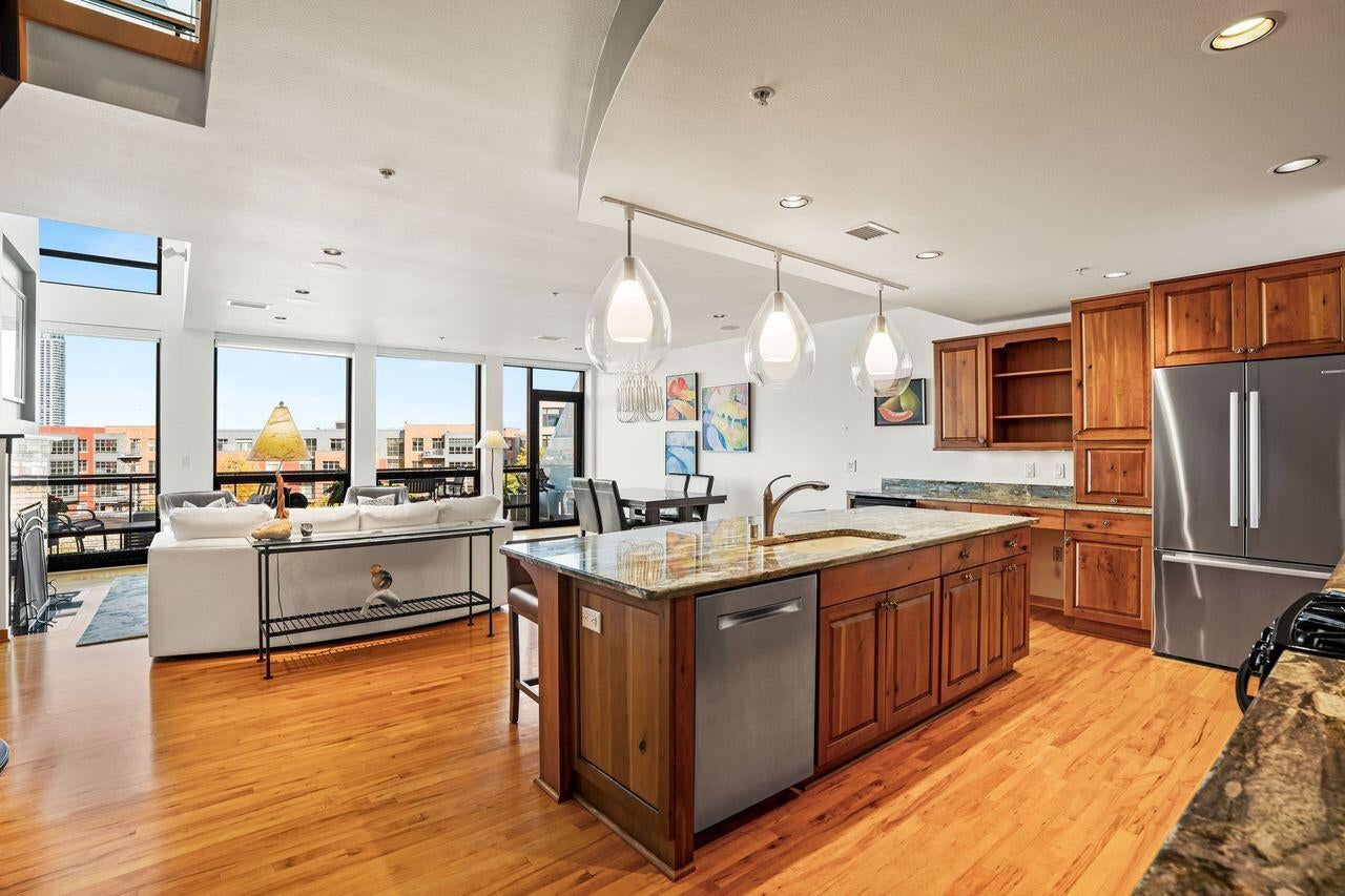 311 E Erie STREET 425