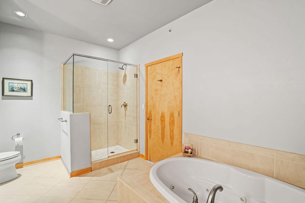 311 E Erie STREET 425