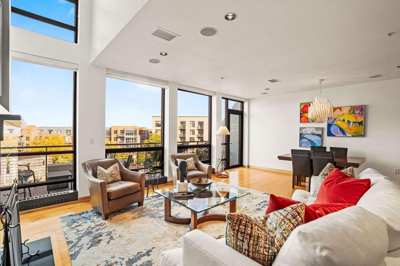 311 E Erie STREET 425