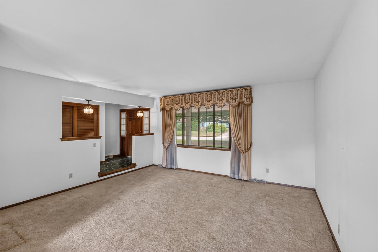 8841 Greenhill LANE