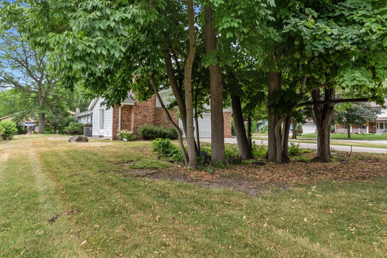 8841 Greenhill LANE