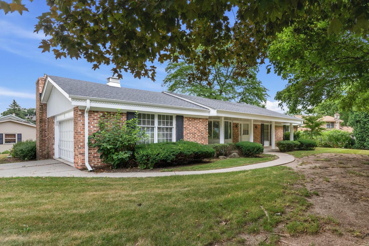 8841 Greenhill LANE