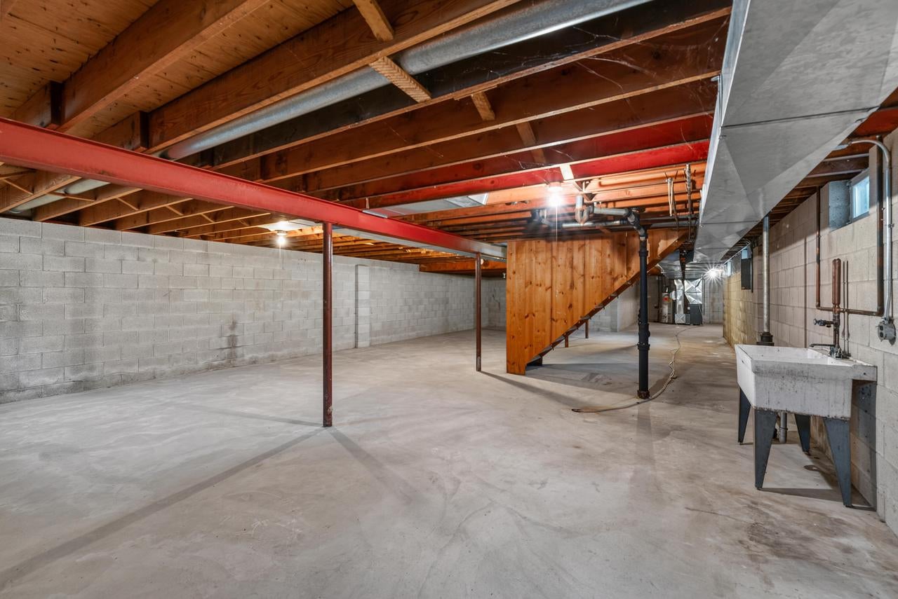 8841 Greenhill LANE