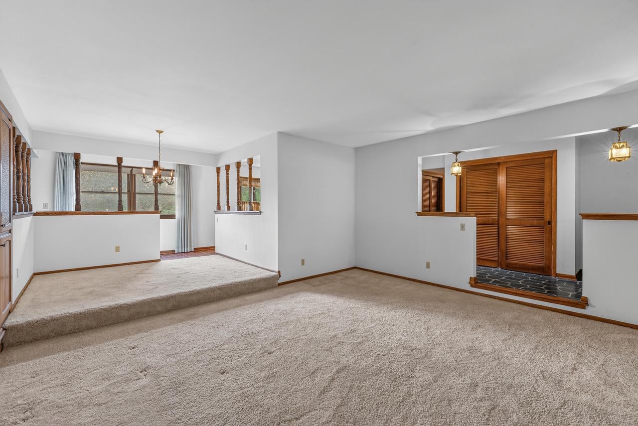 8841 Greenhill LANE