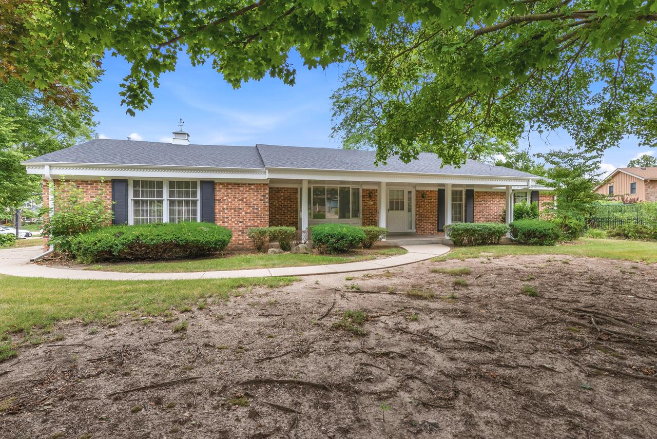 8841 Greenhill LANE