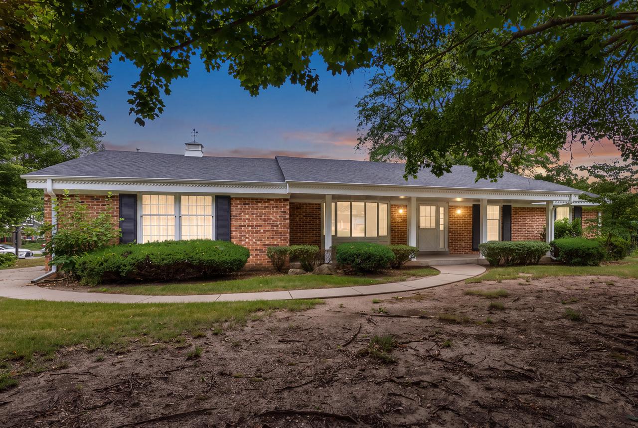 8841 Greenhill LANE