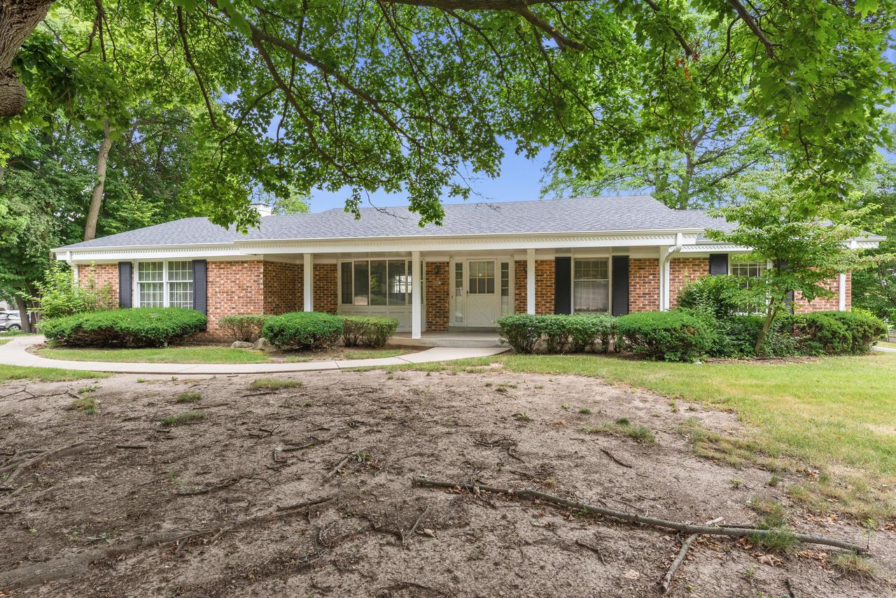 8841 Greenhill LANE