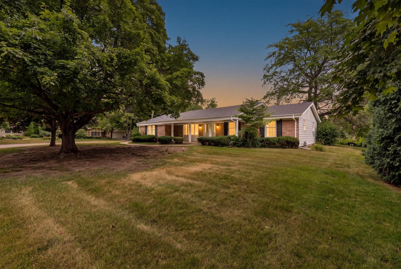 8841 Greenhill LANE