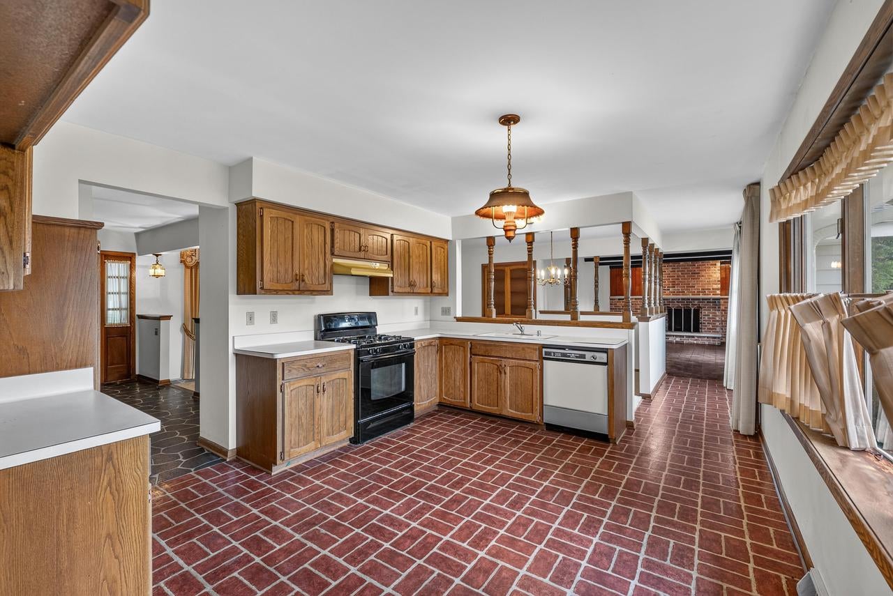8841 Greenhill LANE