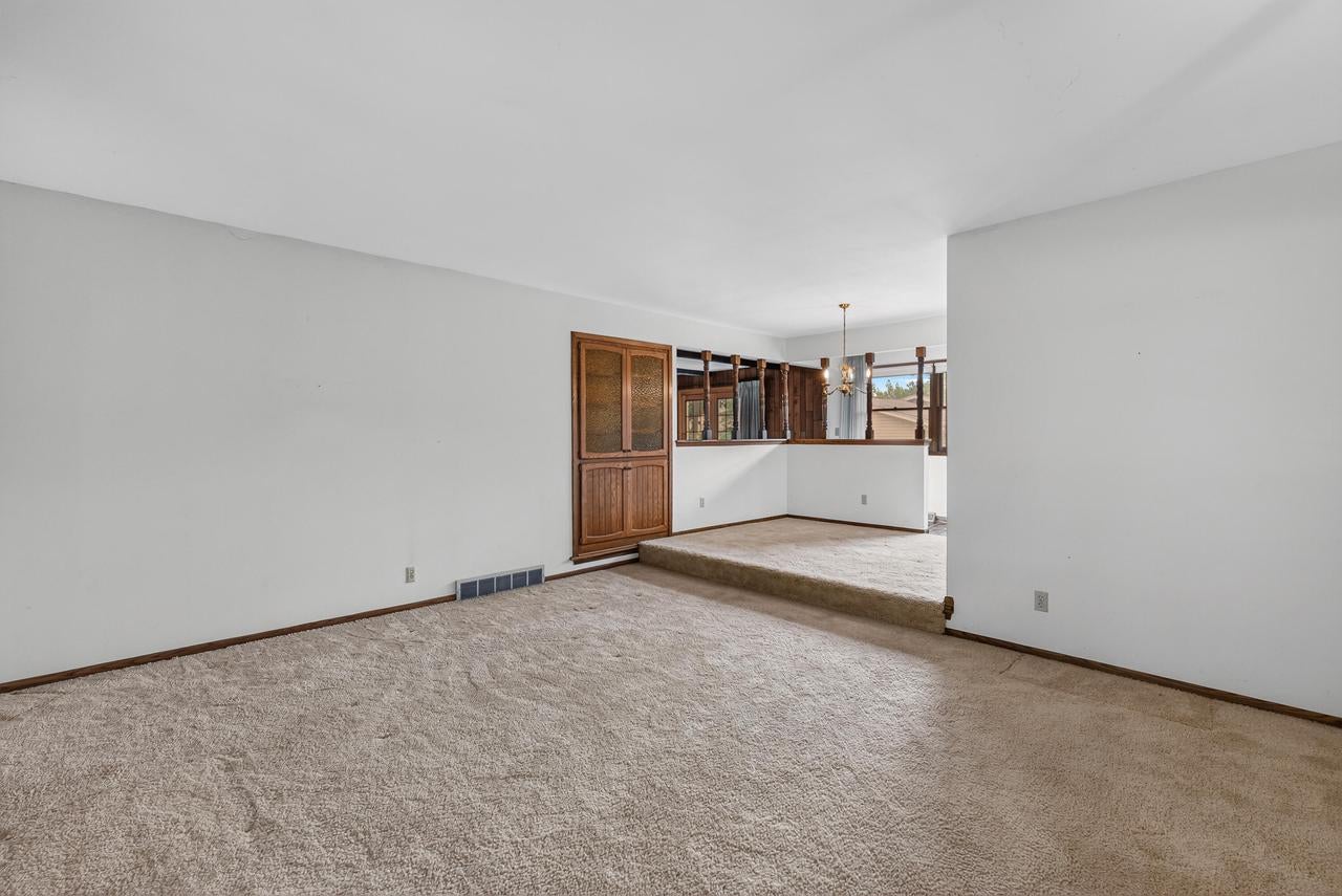 8841 Greenhill LANE