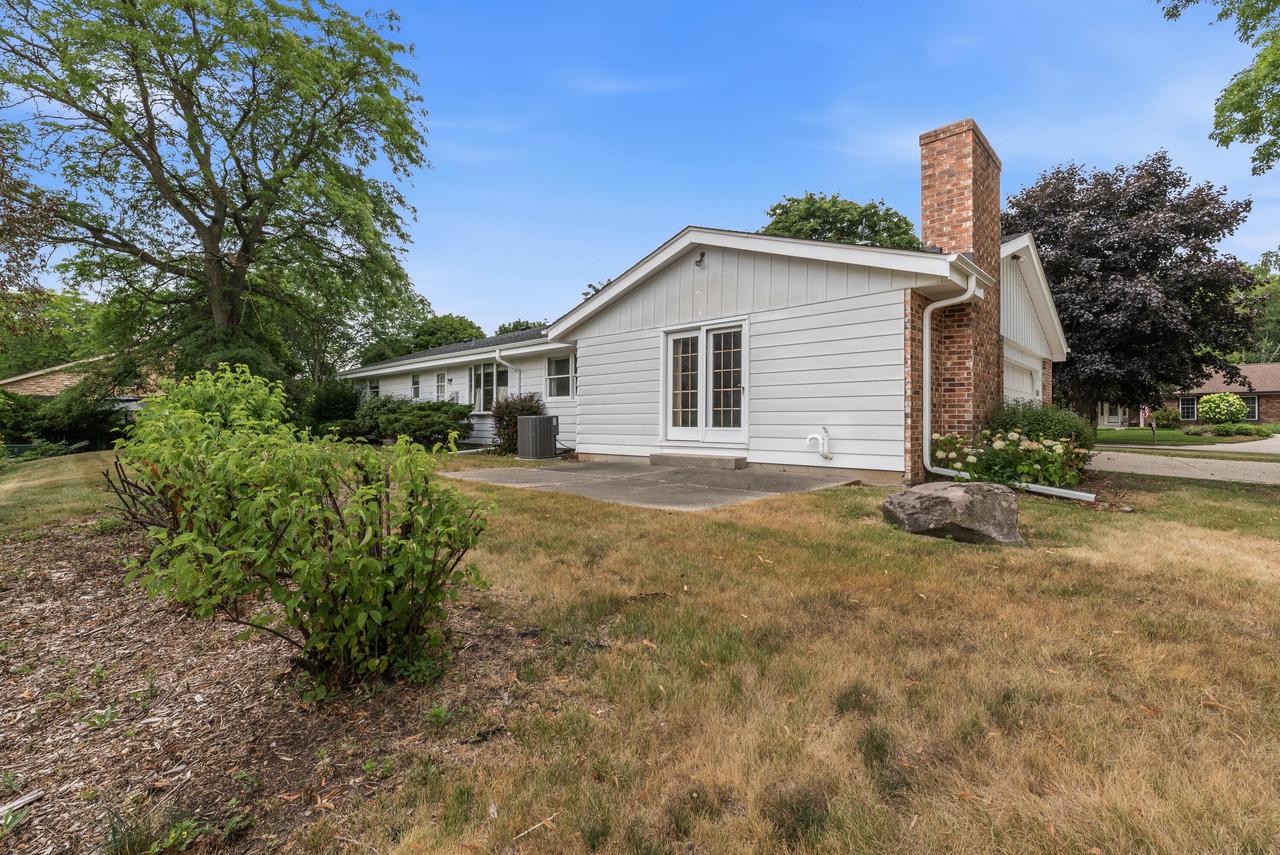 8841 Greenhill LANE