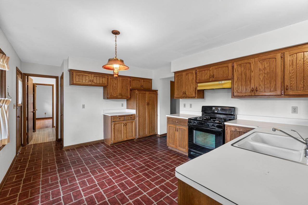 8841 Greenhill LANE