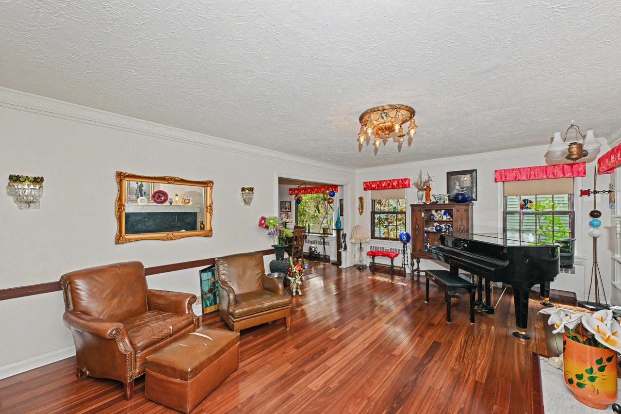 5223 W Hayes AVENUE