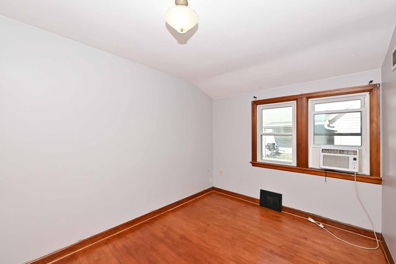 8447 W Maple STREET 8449