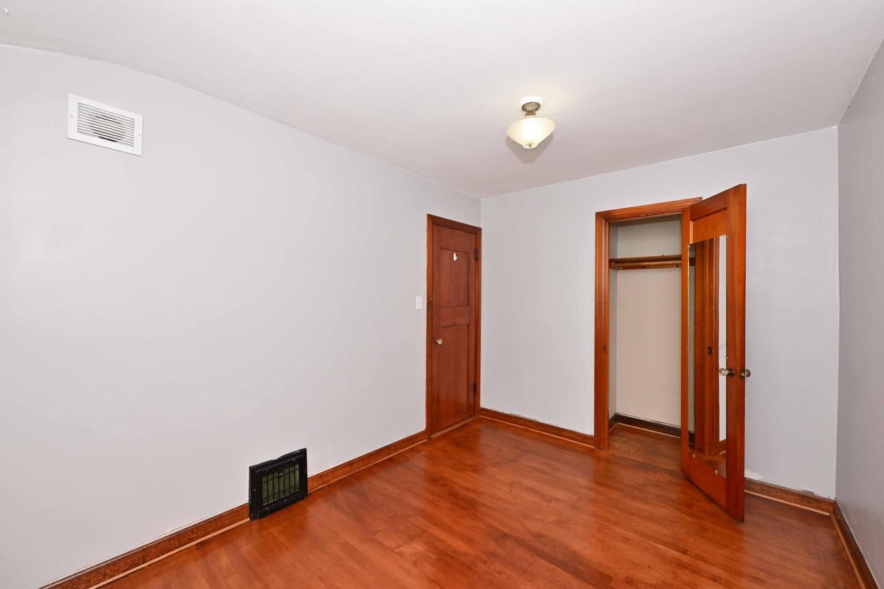 8447 W Maple STREET 8449