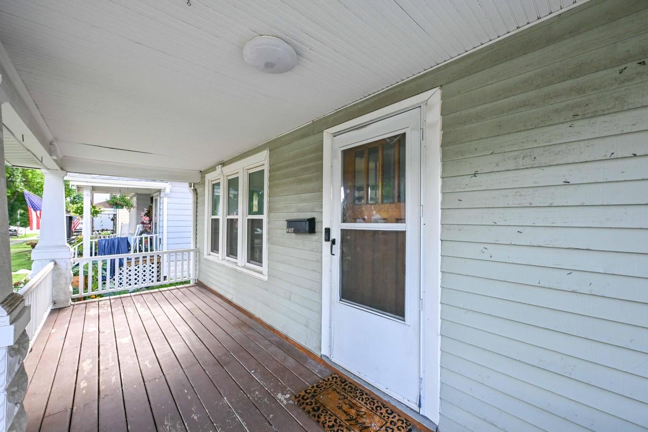 8447 W Maple STREET 8449